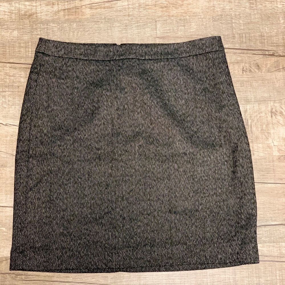 Gray pencil skirt. Loft size 6 NWT
